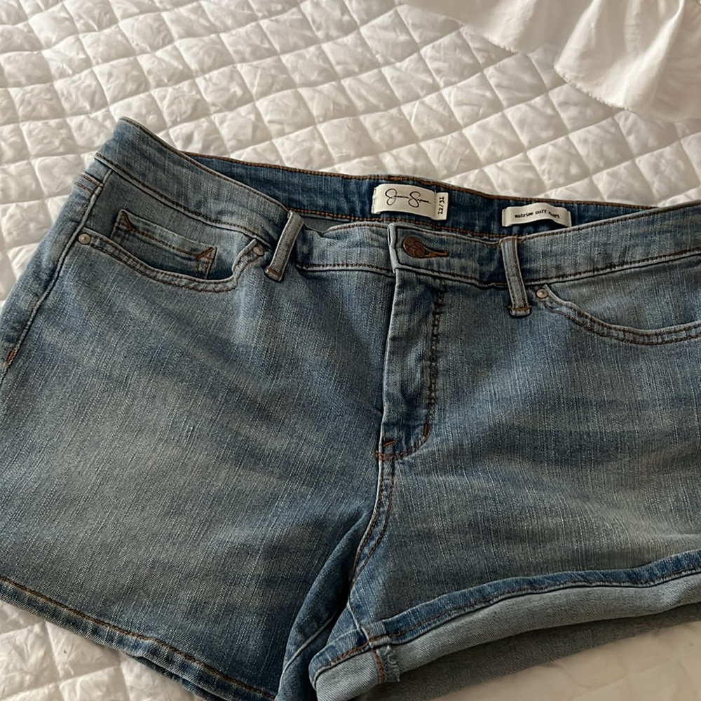 Jessica Simpson midrise cuff  shorts size 12/32 only warm once in EUC